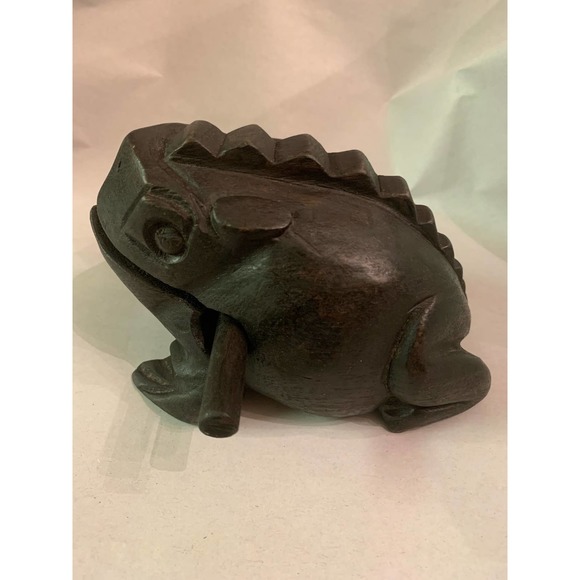 RIBBIT! Wooden frog with stick to make frog noises - Picture 6 of 10